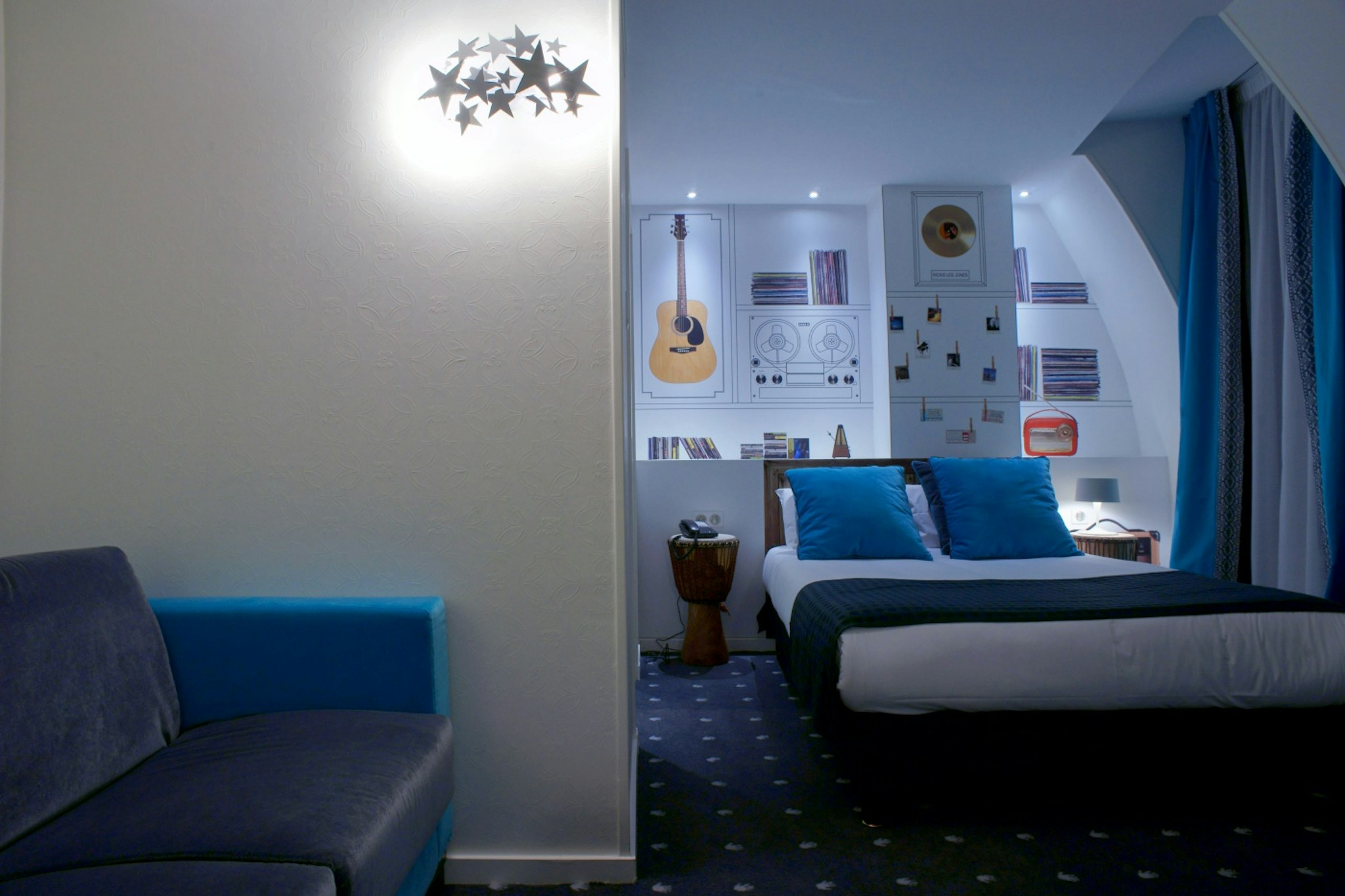 Hotel Du Triangle D Or 49/56