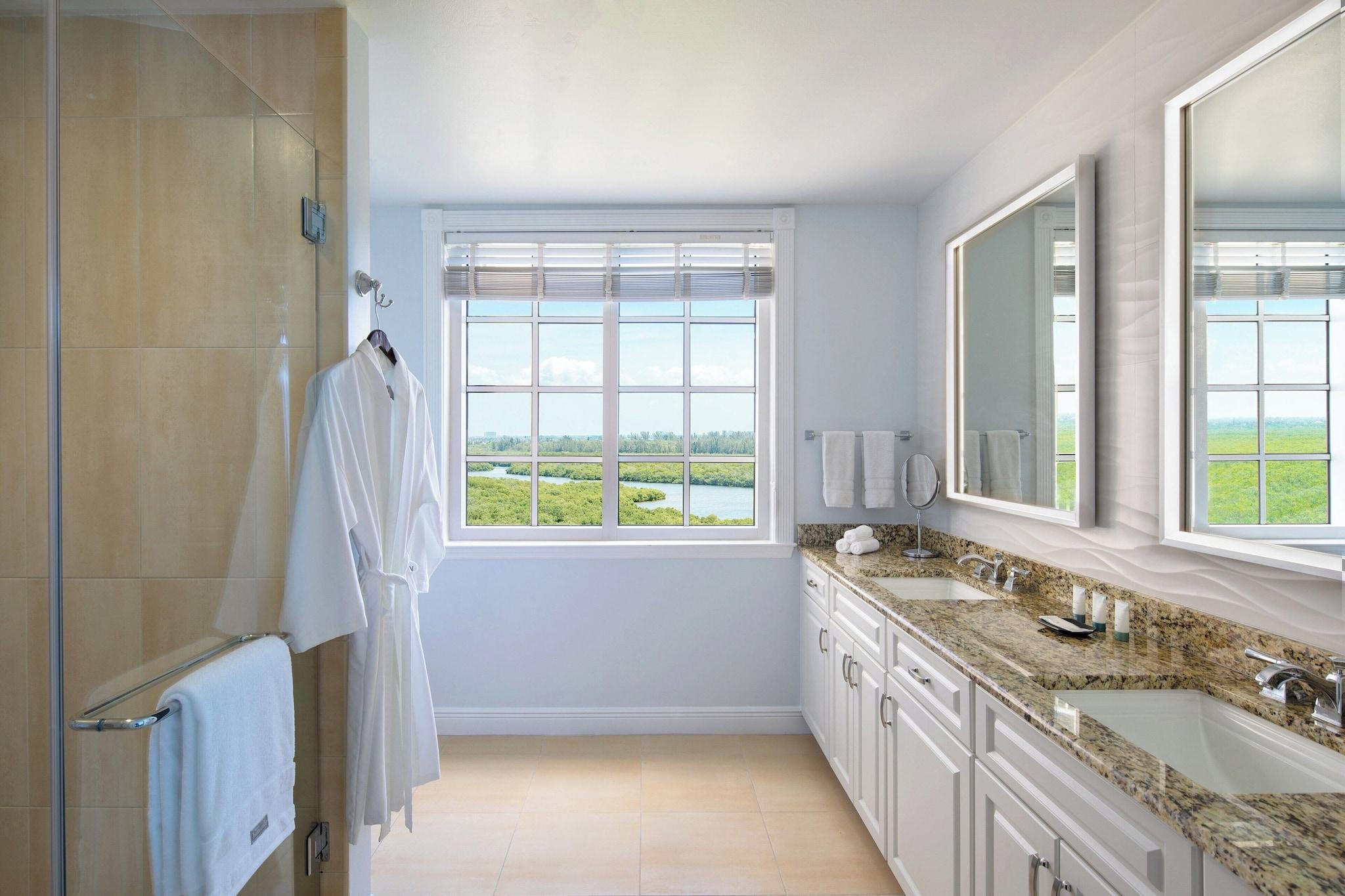 جناح بسرير كينج بغرفتي نوم، Westin Cape Coral Resort Formely the Resort At Marina Village 8/10