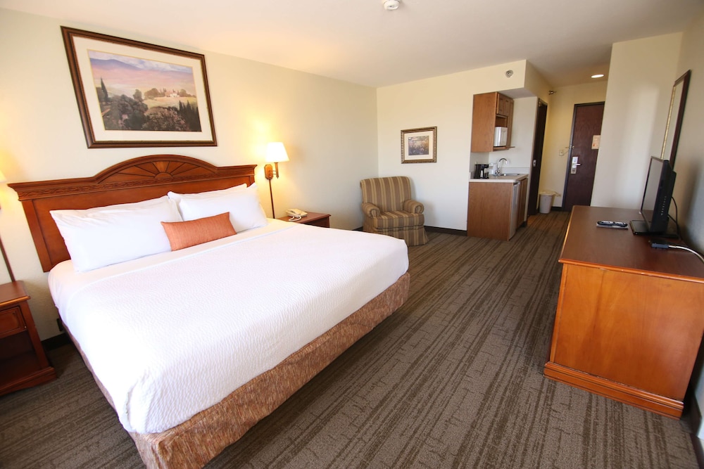 Standard, King Bed, Golf Course View, Jetted Tub