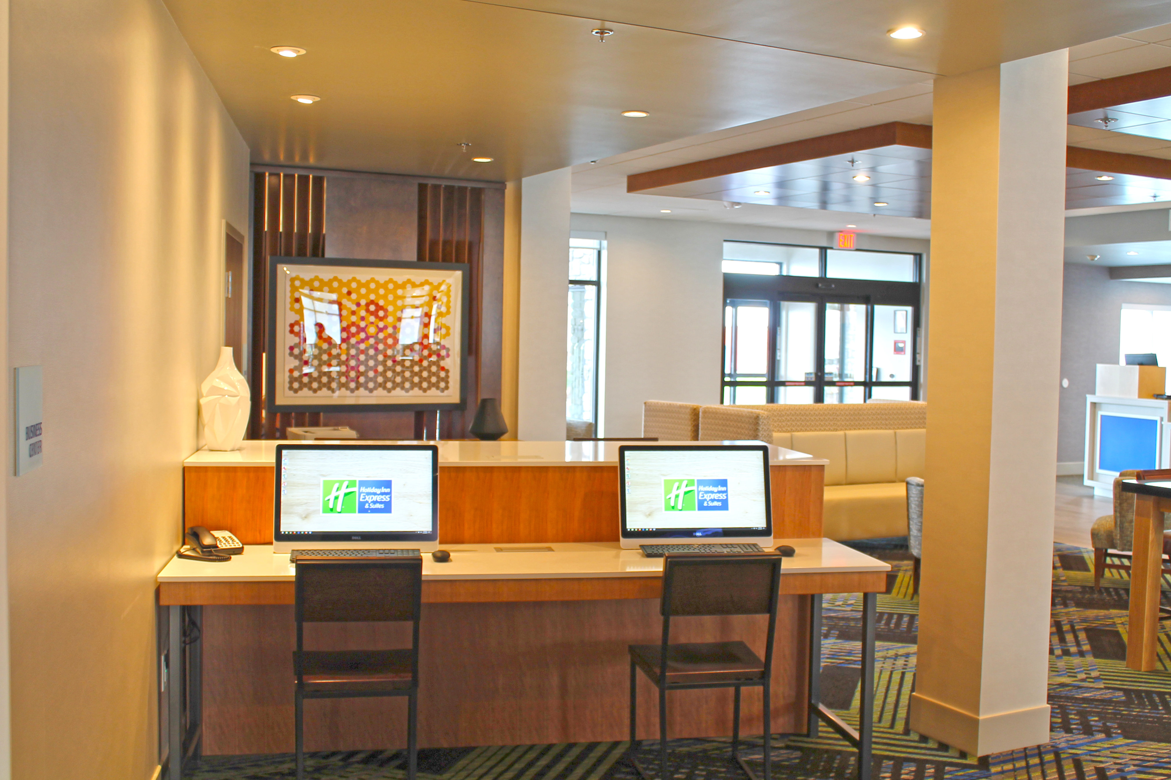 Holiday Inn Express Suites St Louis South I 55 44/52