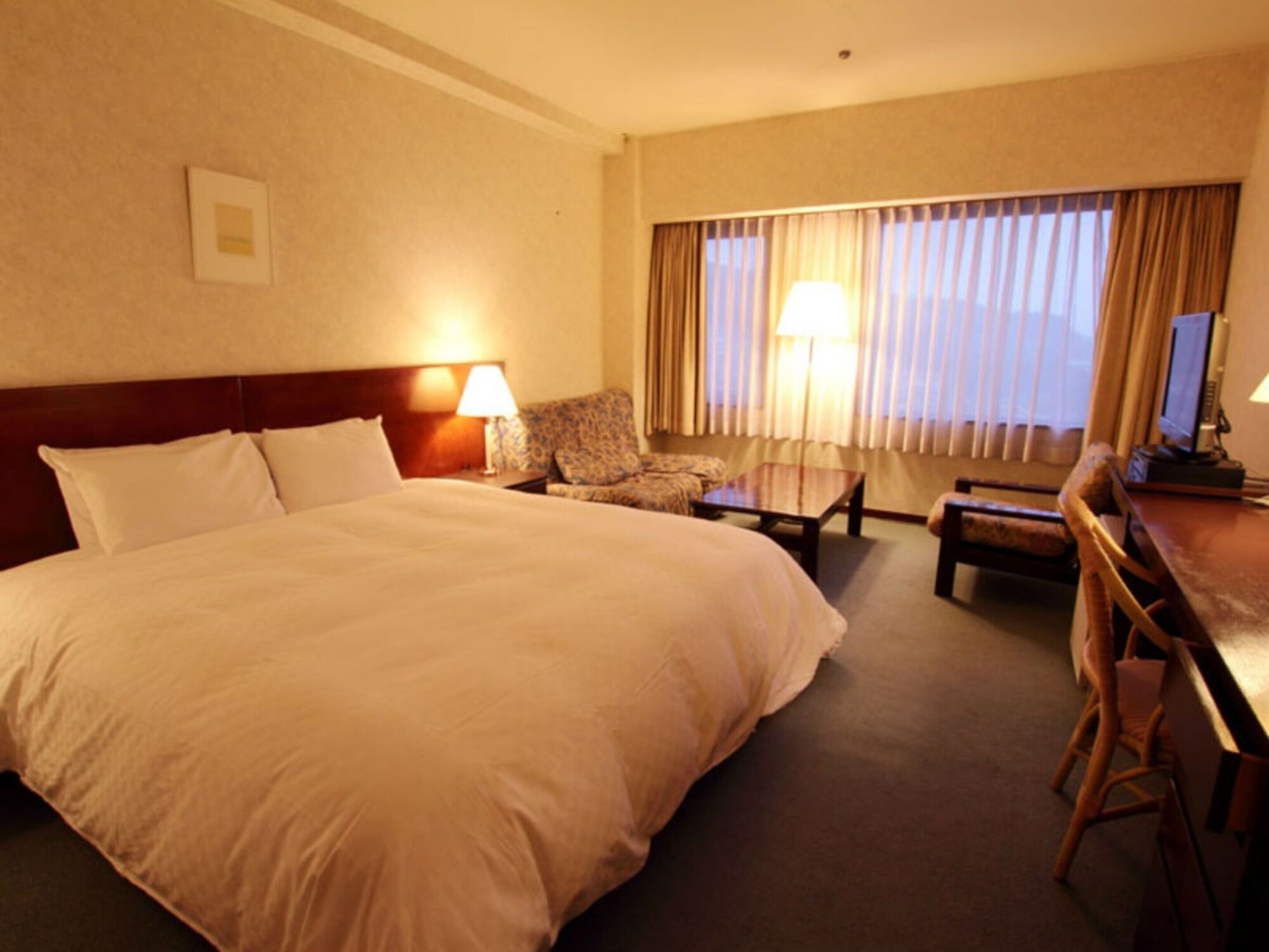ROOM, KING BED
