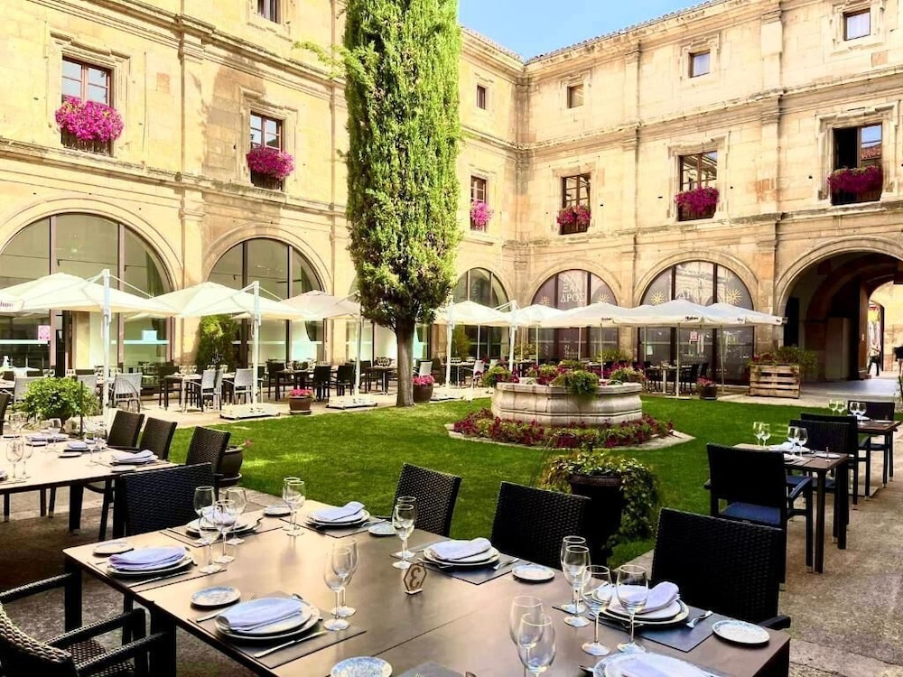 Real Colegiata San Isidoro Hotel 55/72