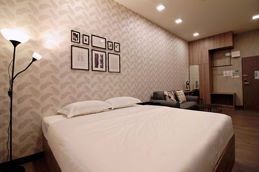 BADBED Hotel 6/28
