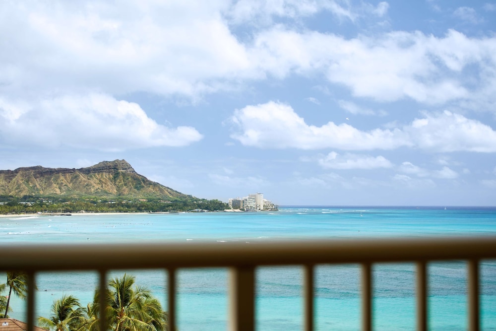 OUTRIGGER Reef Waikiki Beach Resort 81/86