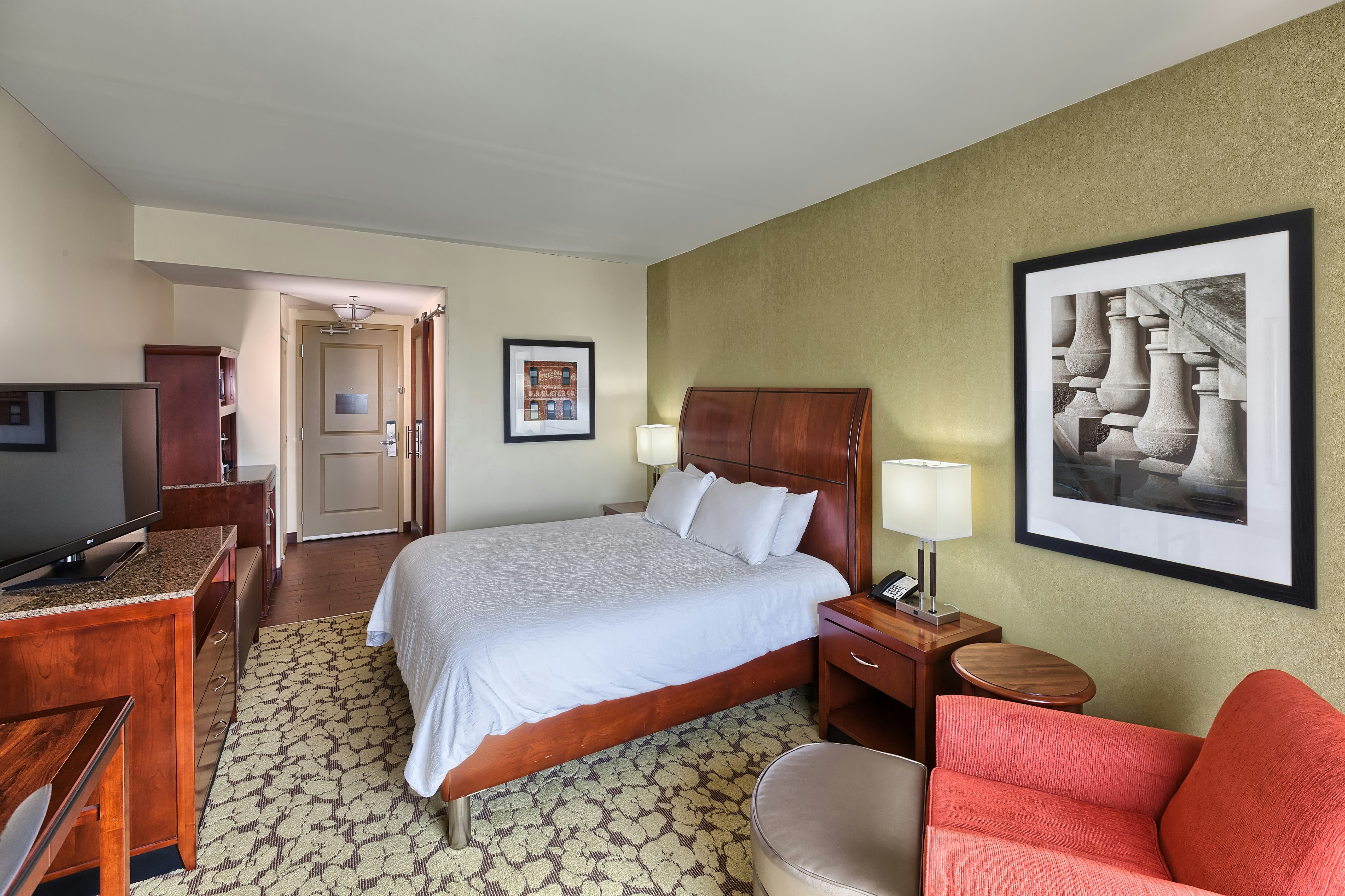 DELUXE, KING BED