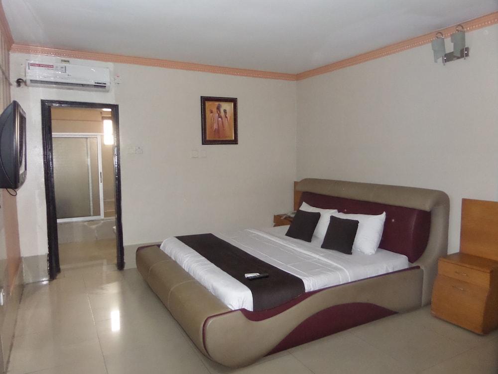 Deritz Hotel Ikeja 13/31