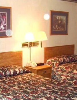Suburban Studios Fairborn - Dayton 39/49