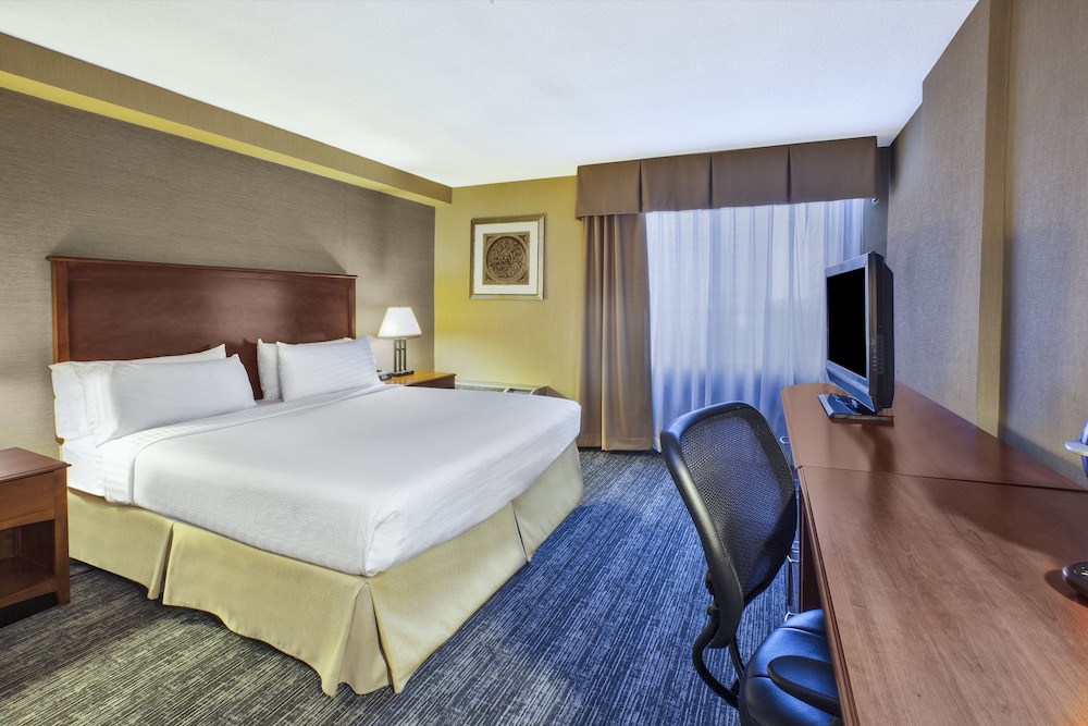 Holiday Inn National Airport/Crystal City 16/70