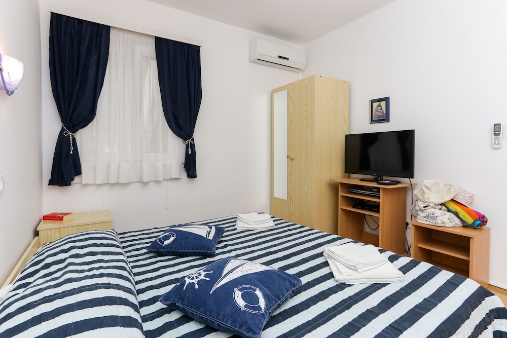 ROOM, DOUBLE OR TWIN BED, GARDEN VIEW