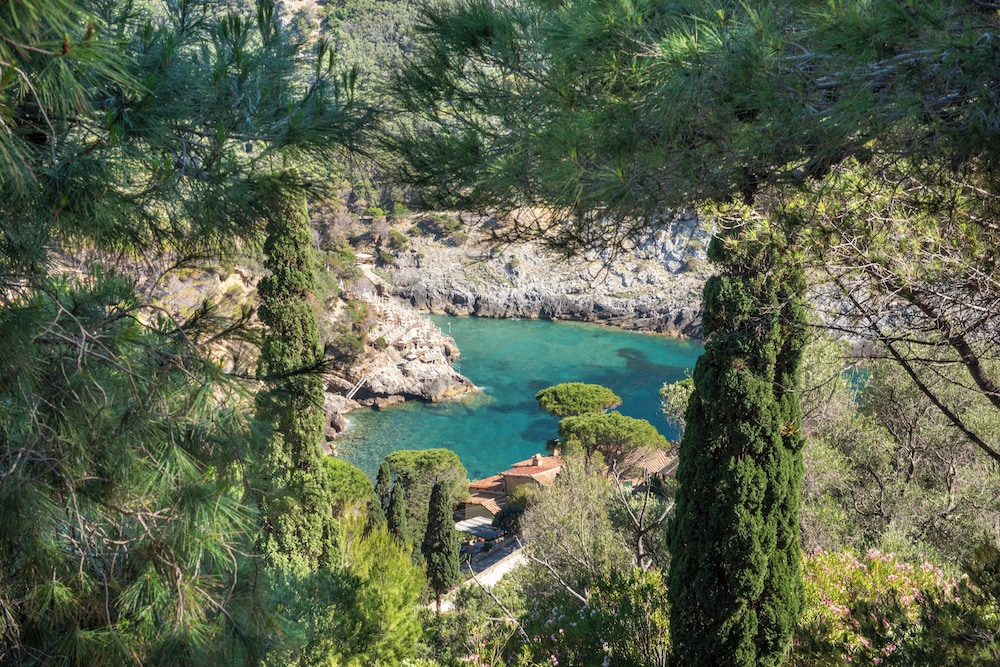 Hotel Torre Di Calapiccola 68/74