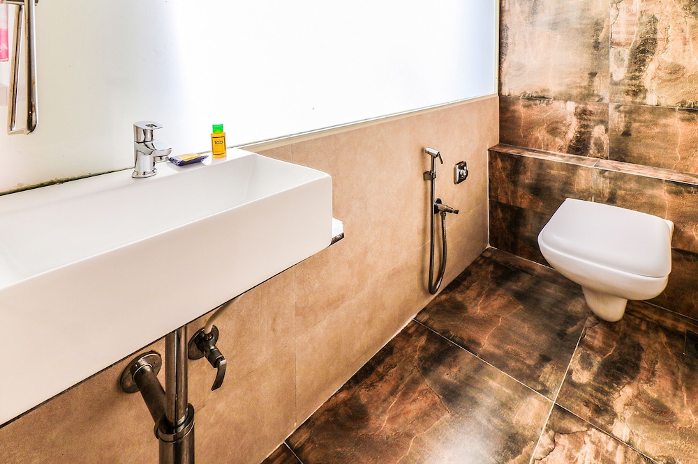 Fabhotel Aksa International Andheri East 32/32