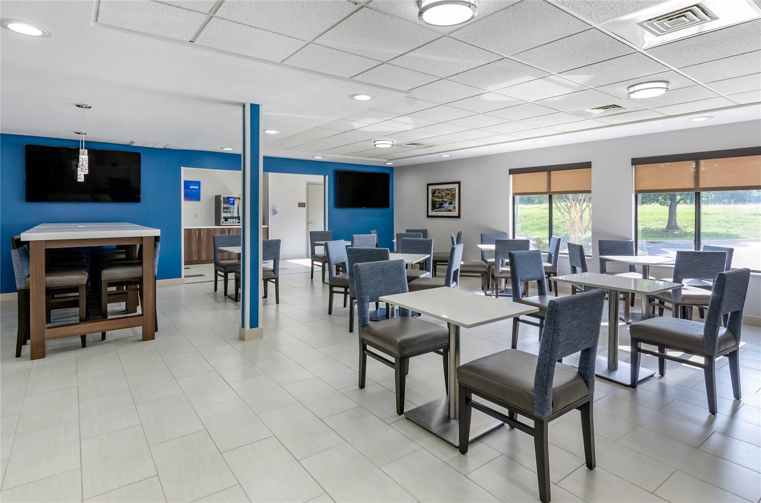 Comfort Inn & Suites Troutville-Roanoke North 28/35