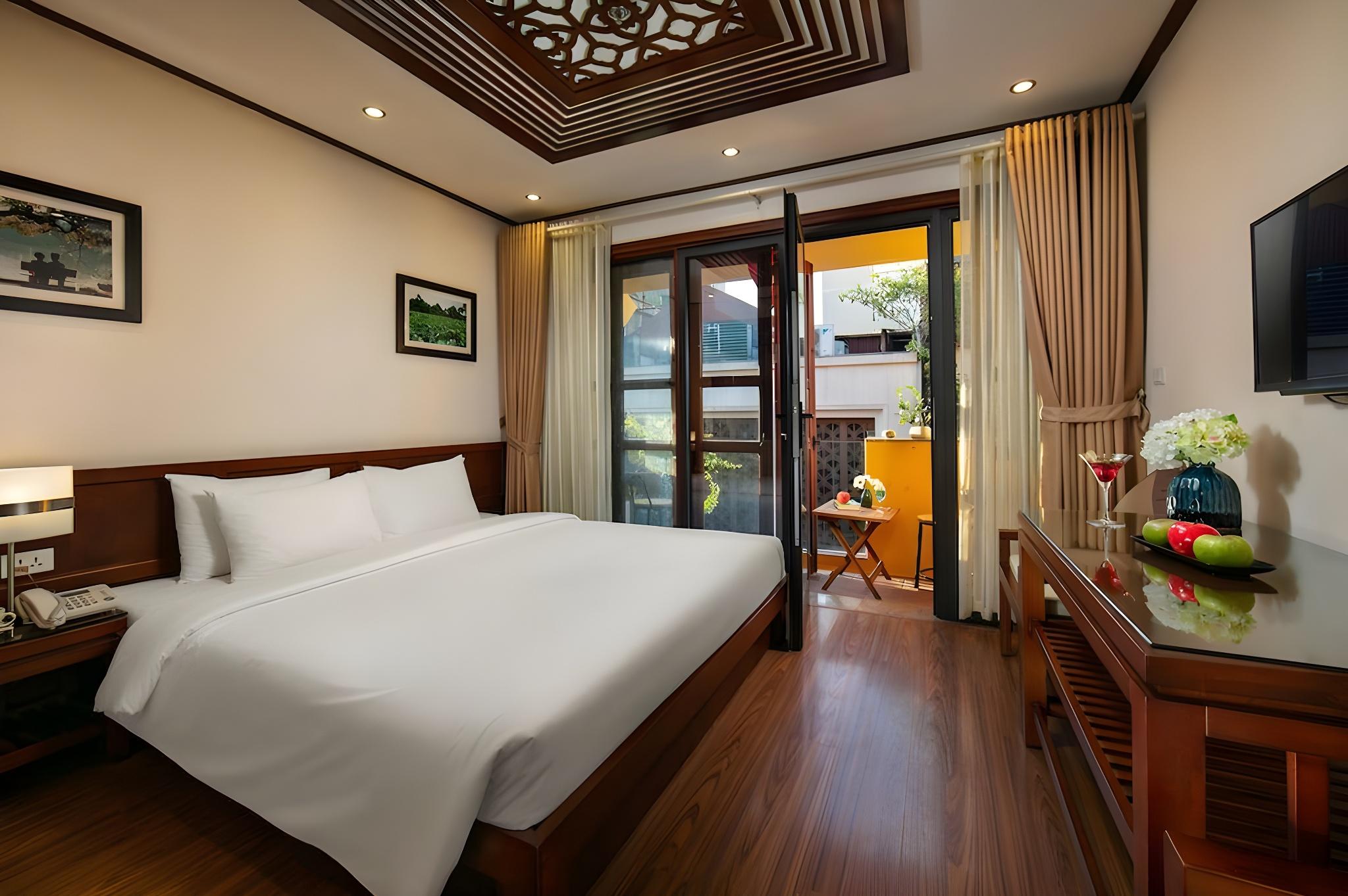 Historical, Double Bed, Balcony
