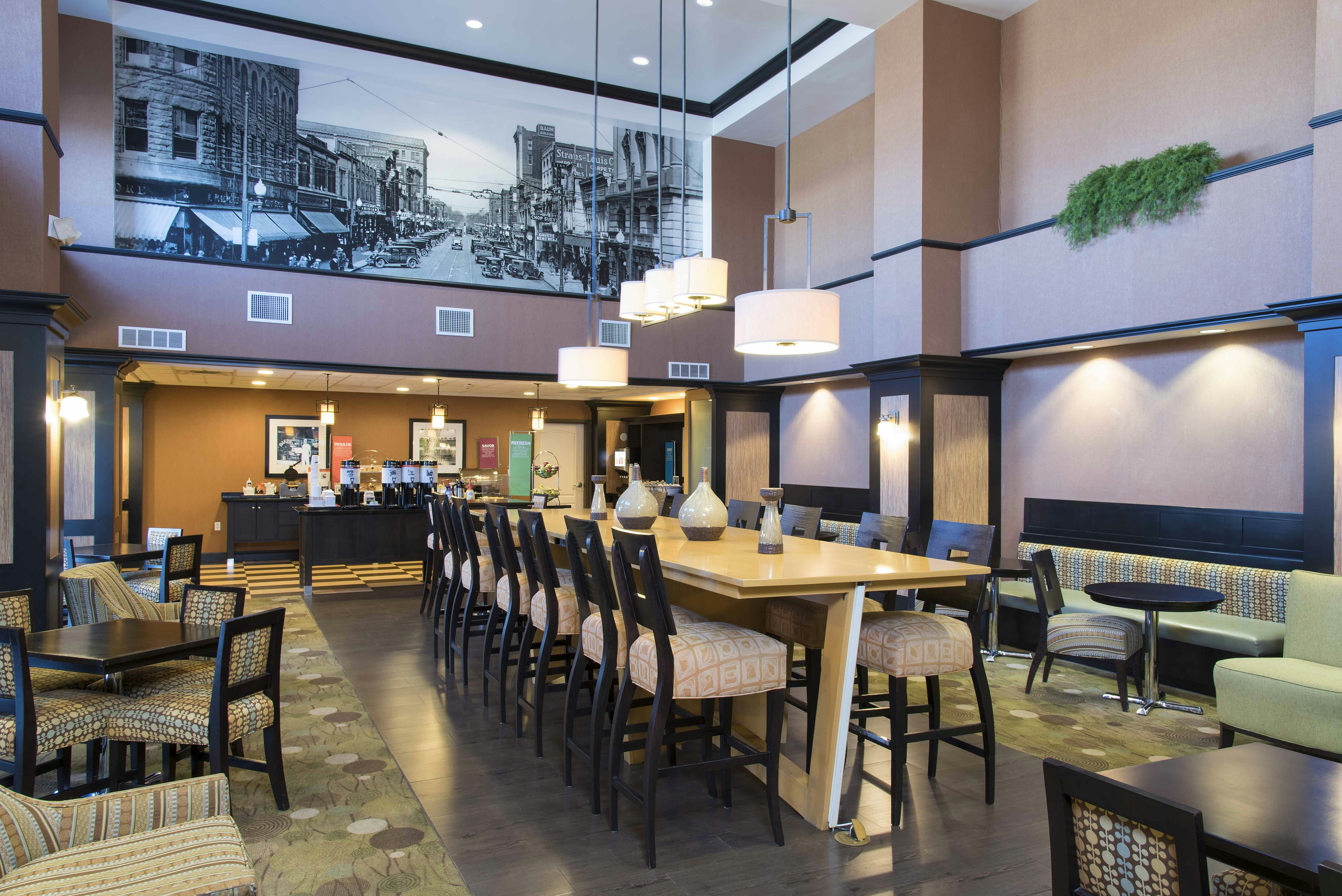 Hampton Inn & Suites Danville 30/42