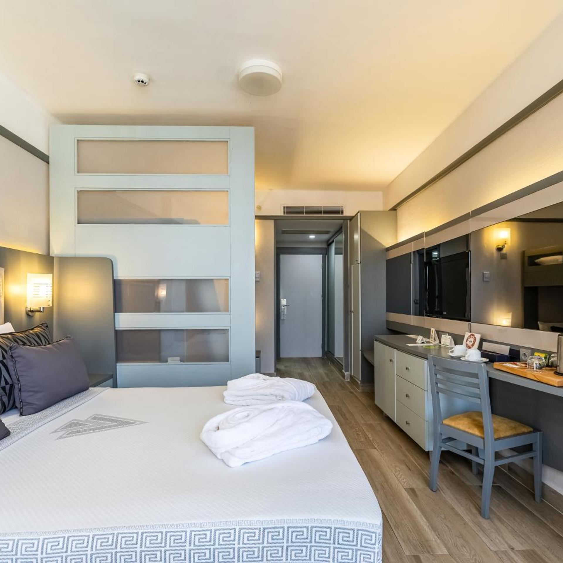 FAMILY ROOM WITH BUNKBED