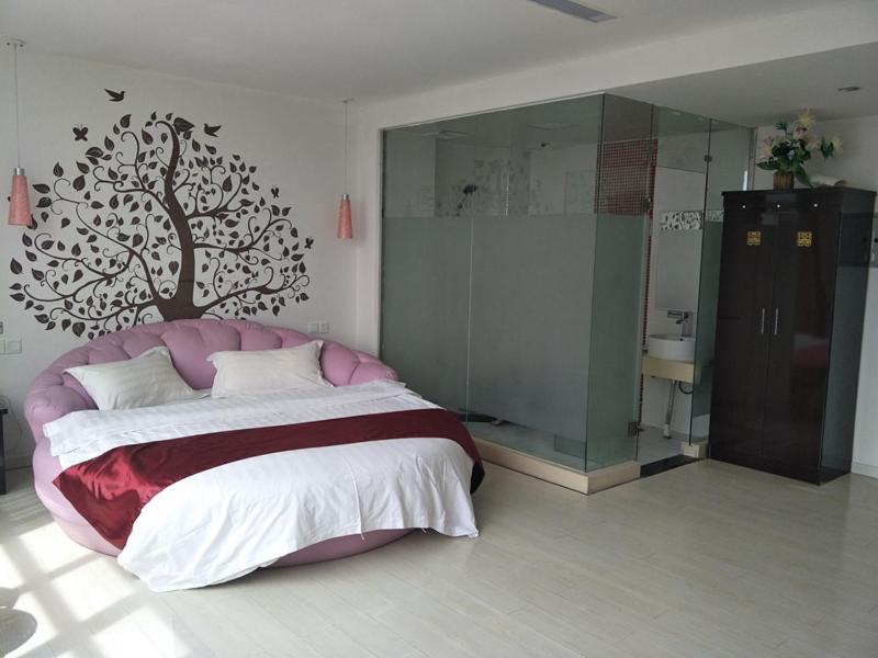 Custom, King Bed, Round Bed