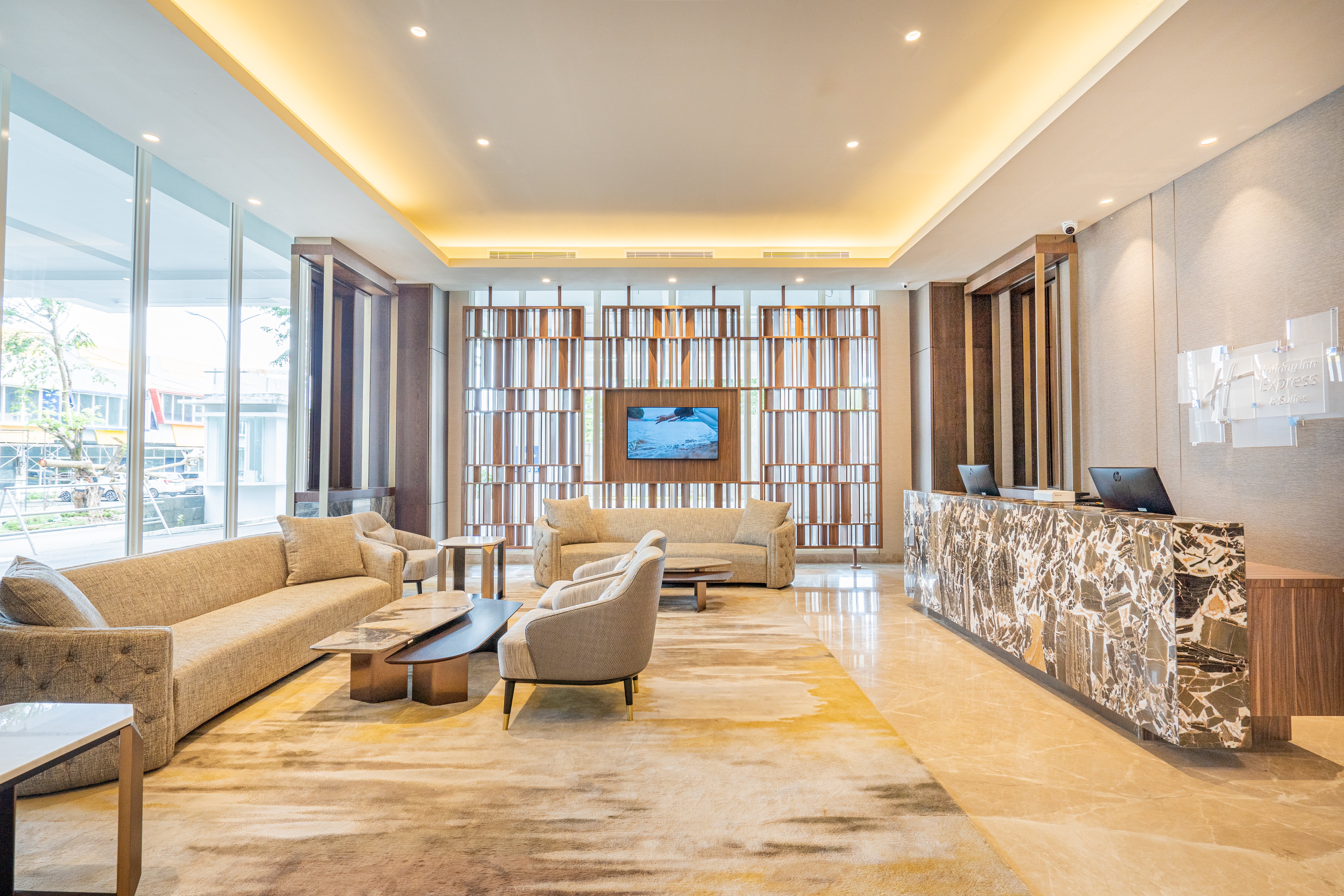 Holiday Inn Express and Suites Banjarmasin 6/12