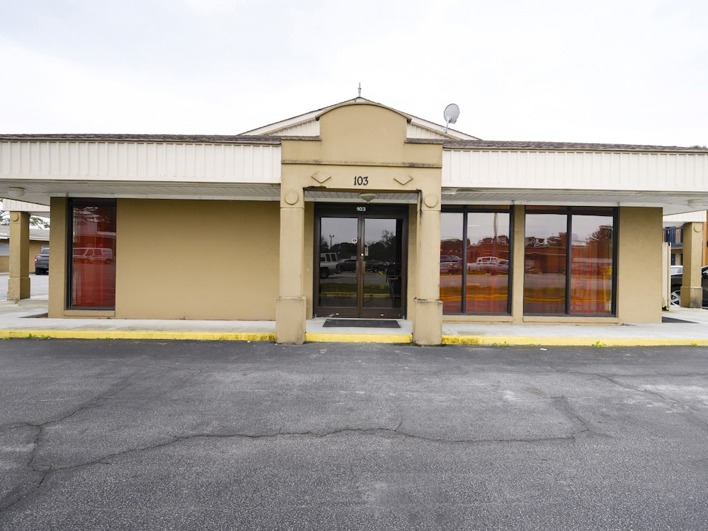 OYO Hotel Williamston 37/48
