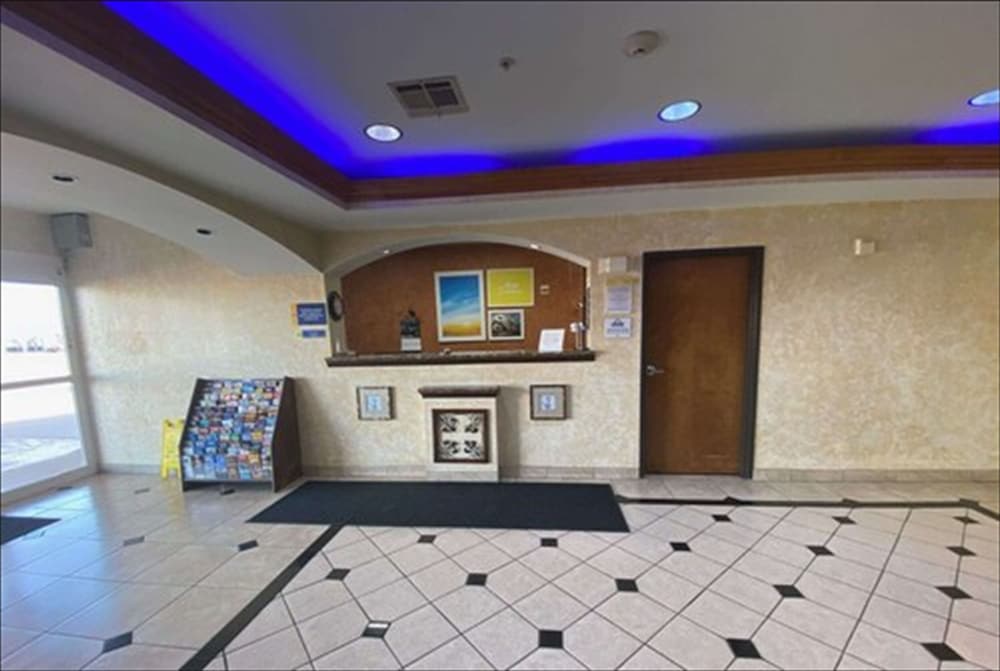 Days Inn Suites By Wyndham Cleburne Tx 4/42