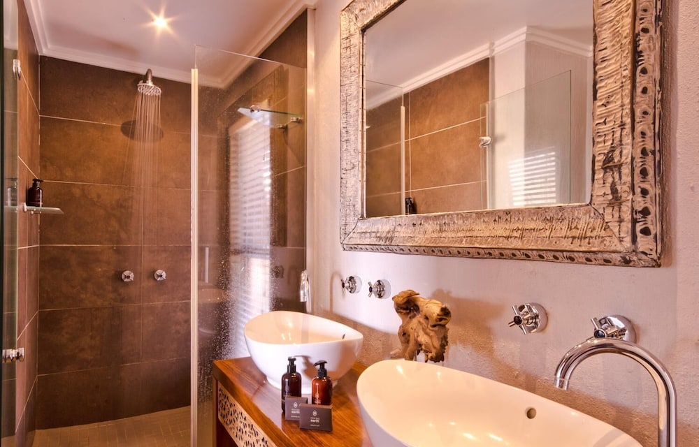 Nambiti Hills Private Game Lodge 50/50
