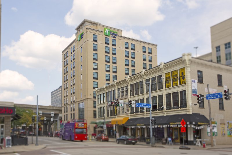 Holiday Inn Express Suites Pittsburgh North Shore in PITTSBURGH - PA