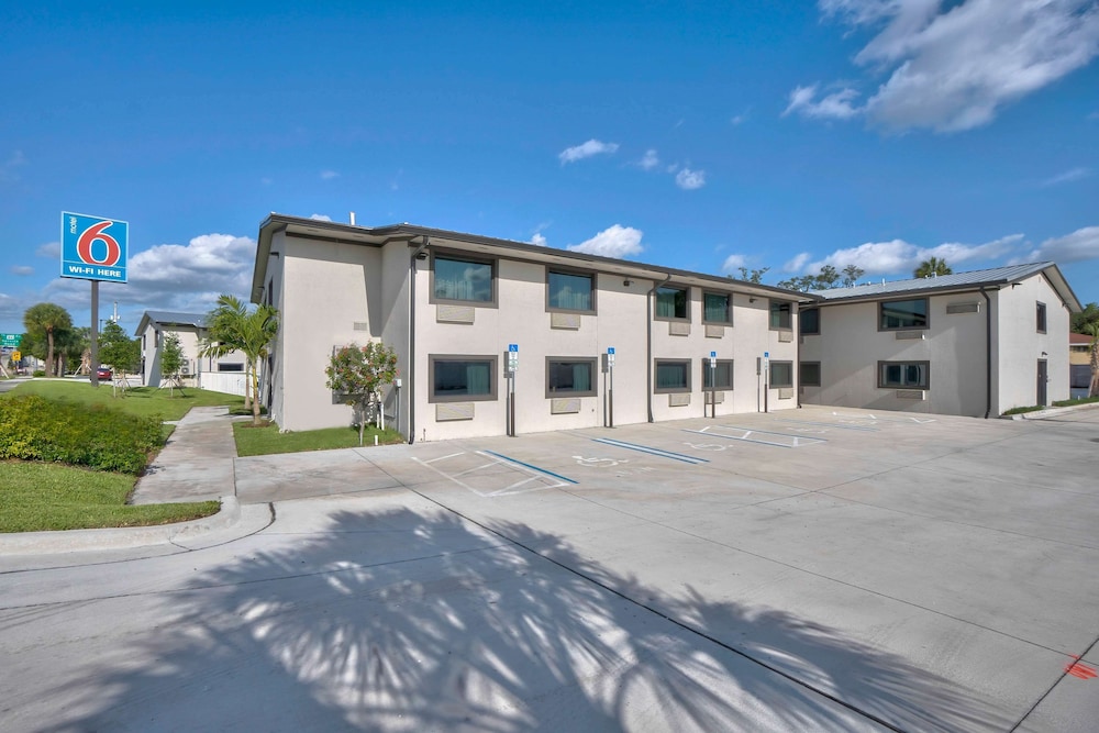 Motel6 Fort Lauderdale, FL 42/44