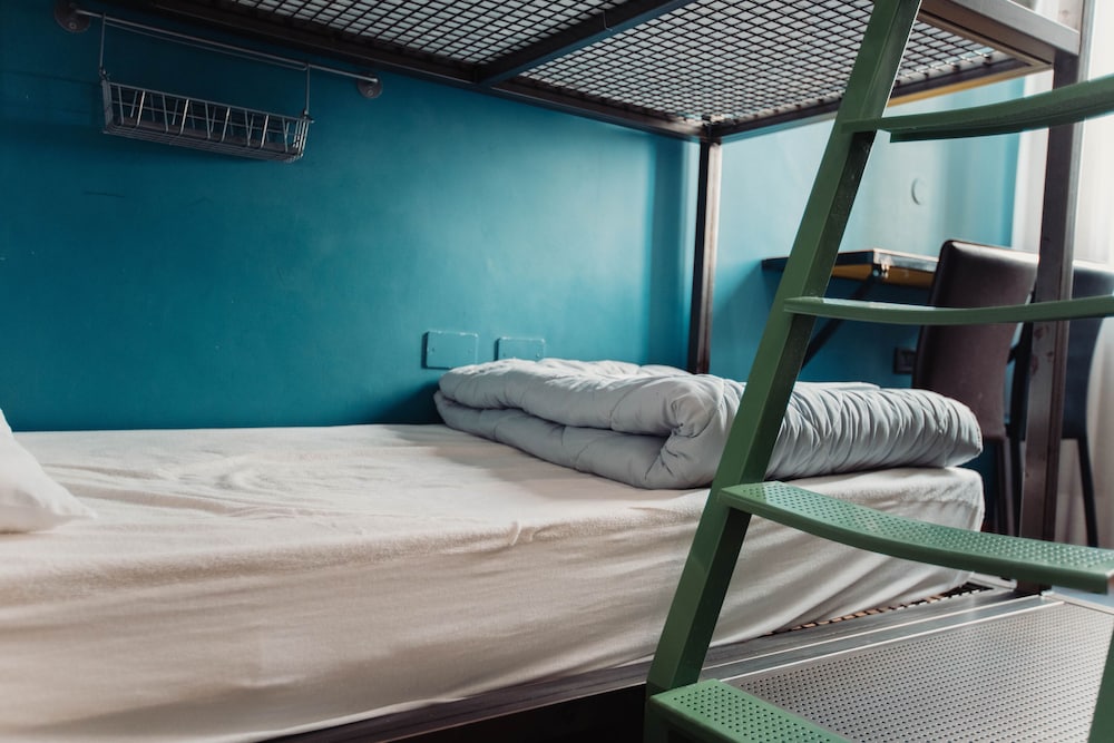 ROOM, QUADRUPLE