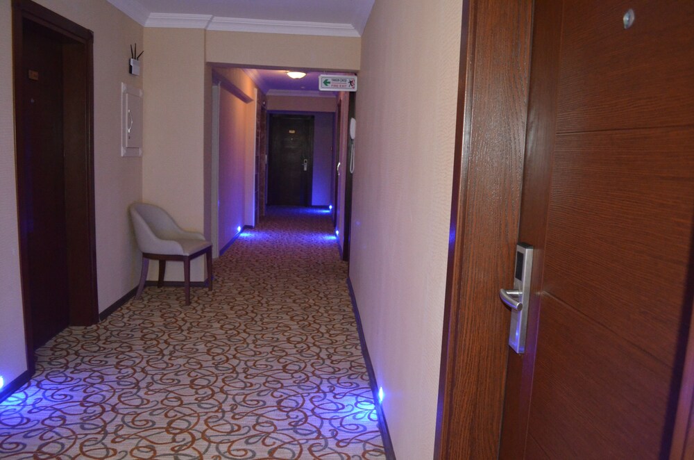 Perama Hotel 8/23