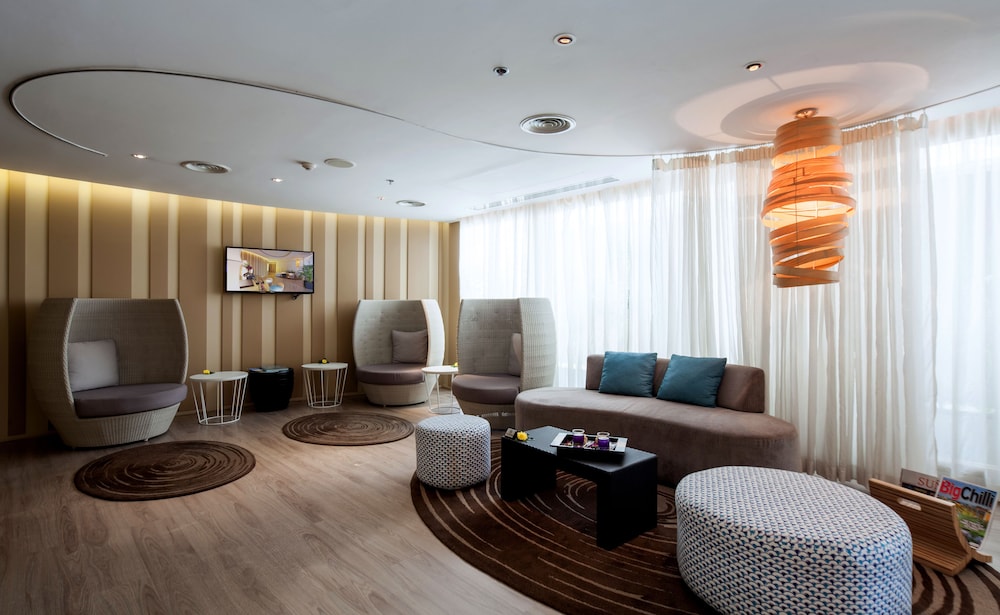 Centara Watergate Pavilion Hotel Bangkok 62/87