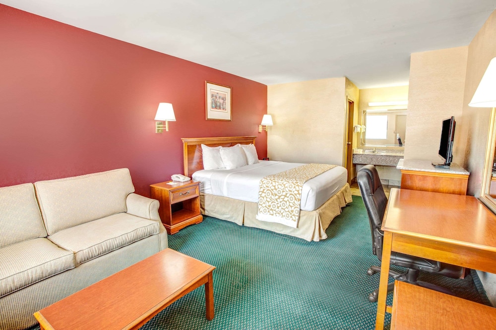 Days Inn By Wyndham Kennesaw 15/23
