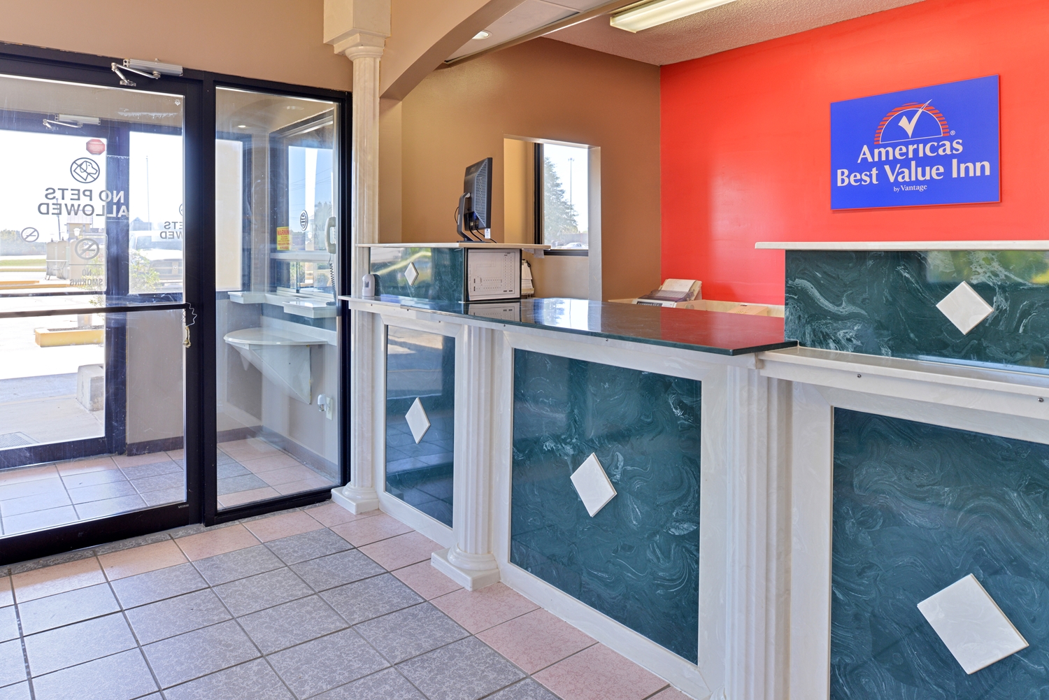 Days Inn & Suites by Wyndham Byram 13/24