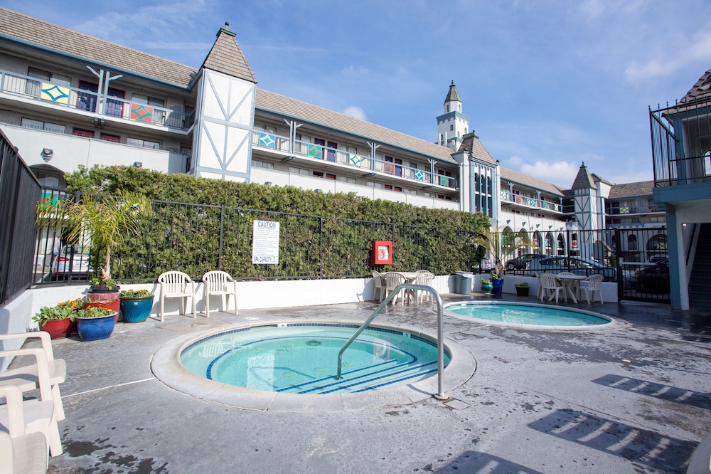 Castle Inn And Suites 34/38