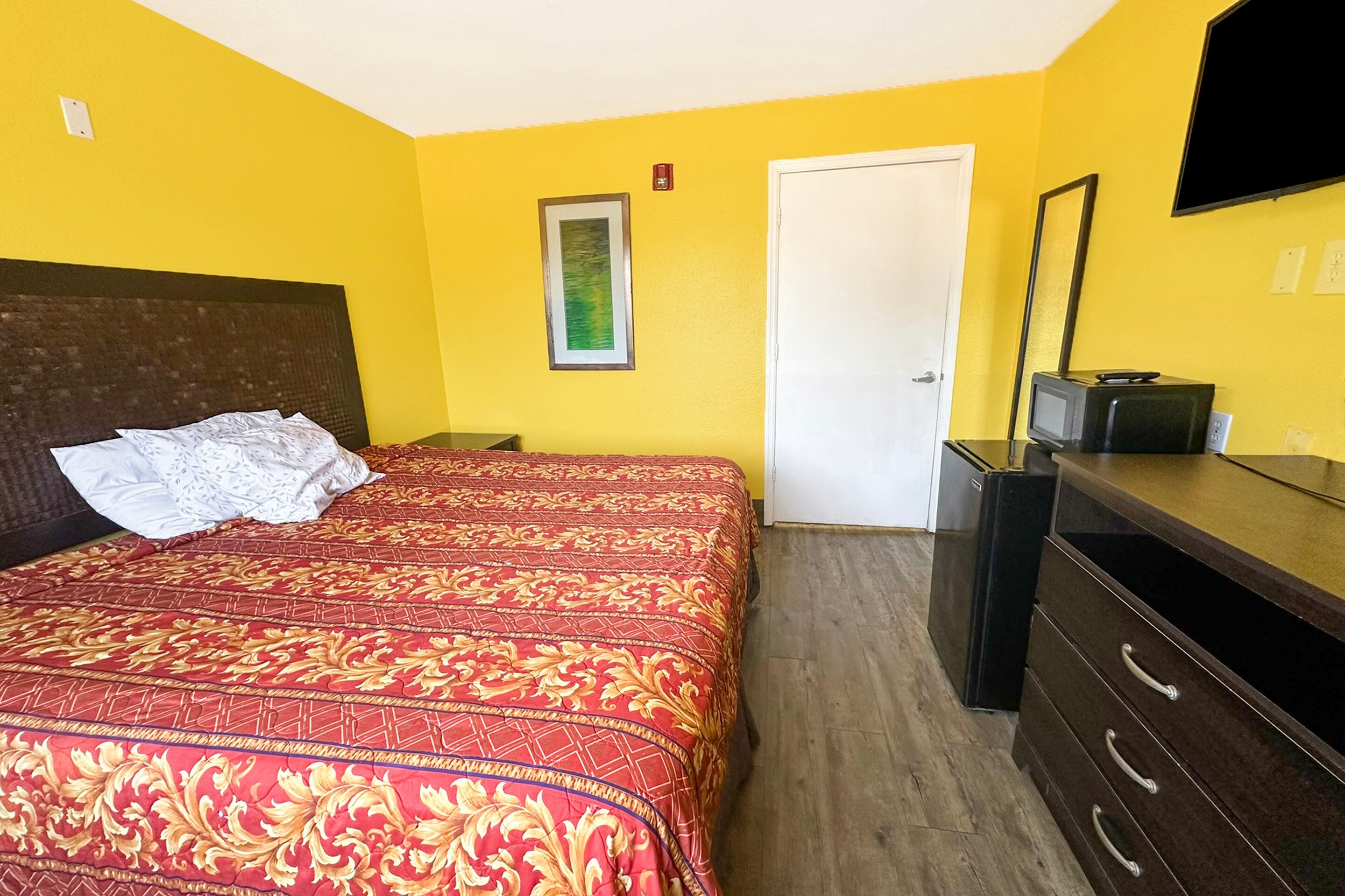 ROOM, KING BED, SMOKING