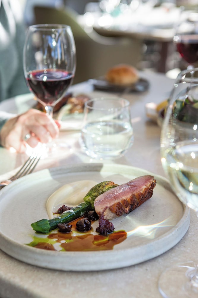 Chateau Elan At the Vintage Hunter Valley 18/50