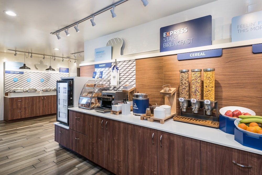 Best Western Plus 1000 Islands Hotel & Suites 16/24