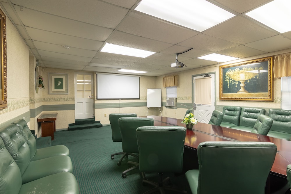 Executive Inn And Suites 29/43