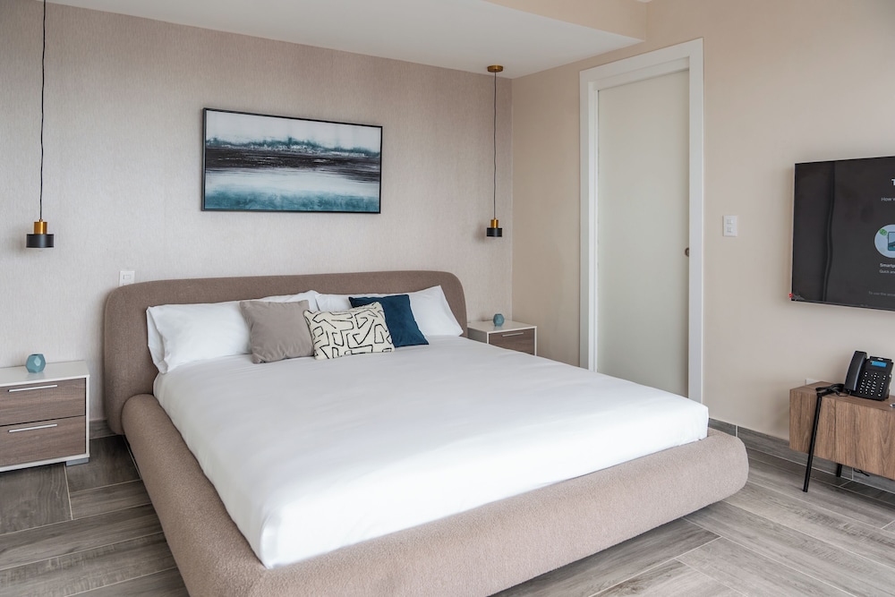 غرفة سوبيريور بسرير كينج بغرفة نوم واحدة، Aston Rubi City Suites 1/1