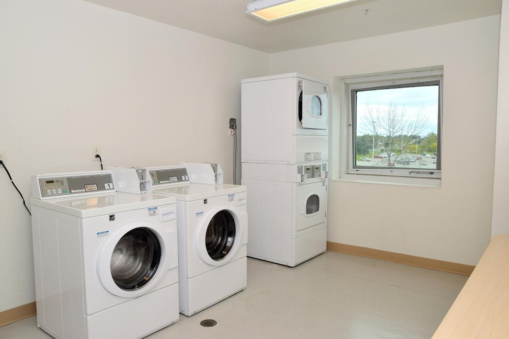 Motel6 Whitby ON - Toronto East 24/41