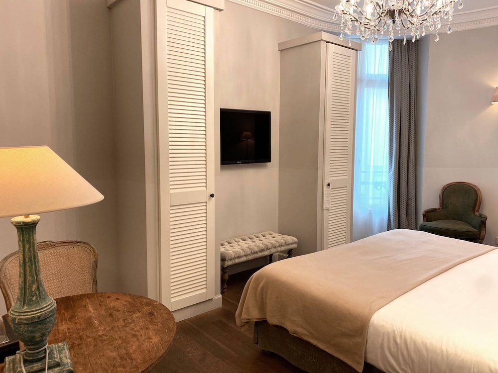 New Hotel Roblin 18/59