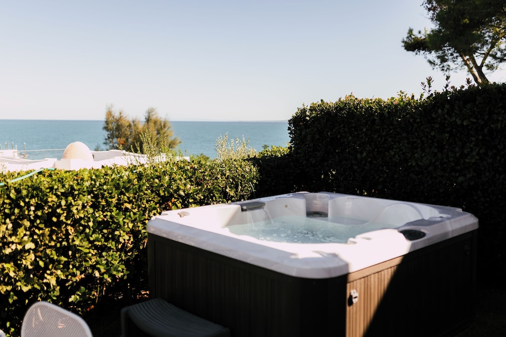 Baia Delphis Resort 32/59