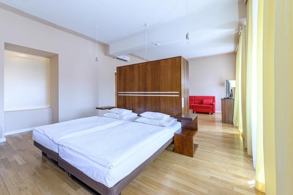 Hotel Caroline 12/60