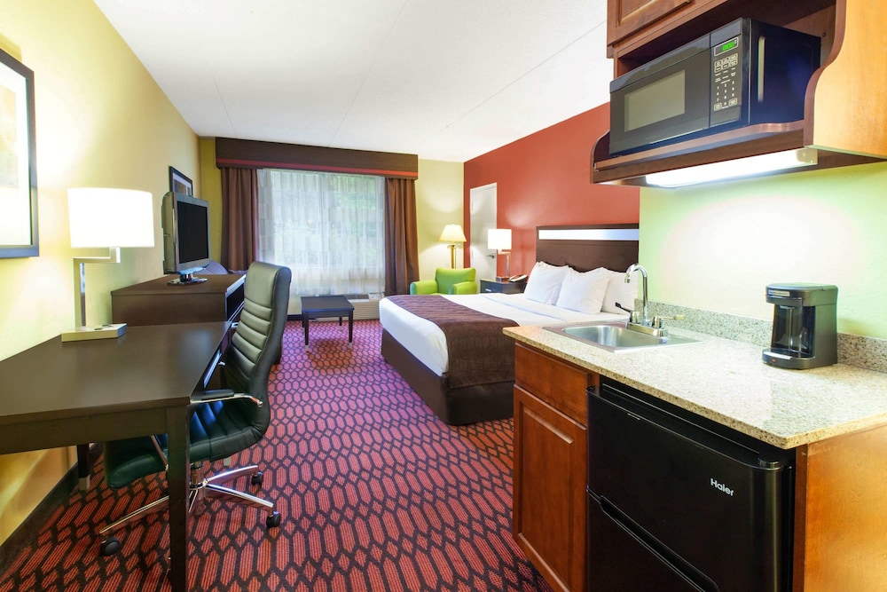 Baymont By Wyndham Harrisburg 14/41