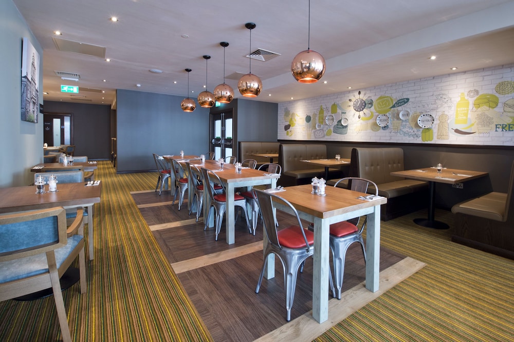Premier Inn Leeds City Centre (Whitehall Road) Hotel 38/50