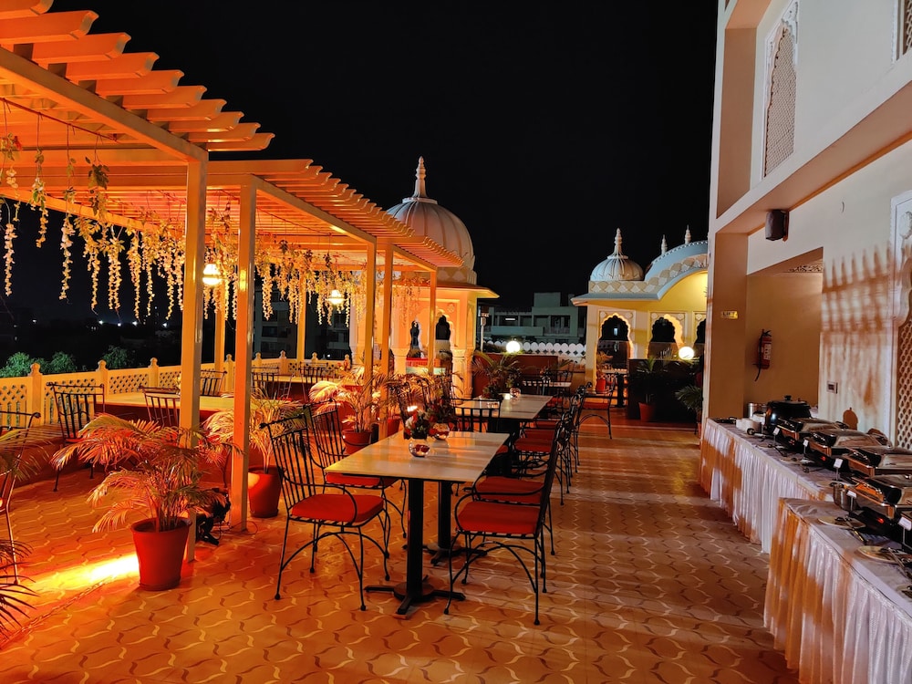 Laxmi Palace Heritage Boutique Hotel 62/65