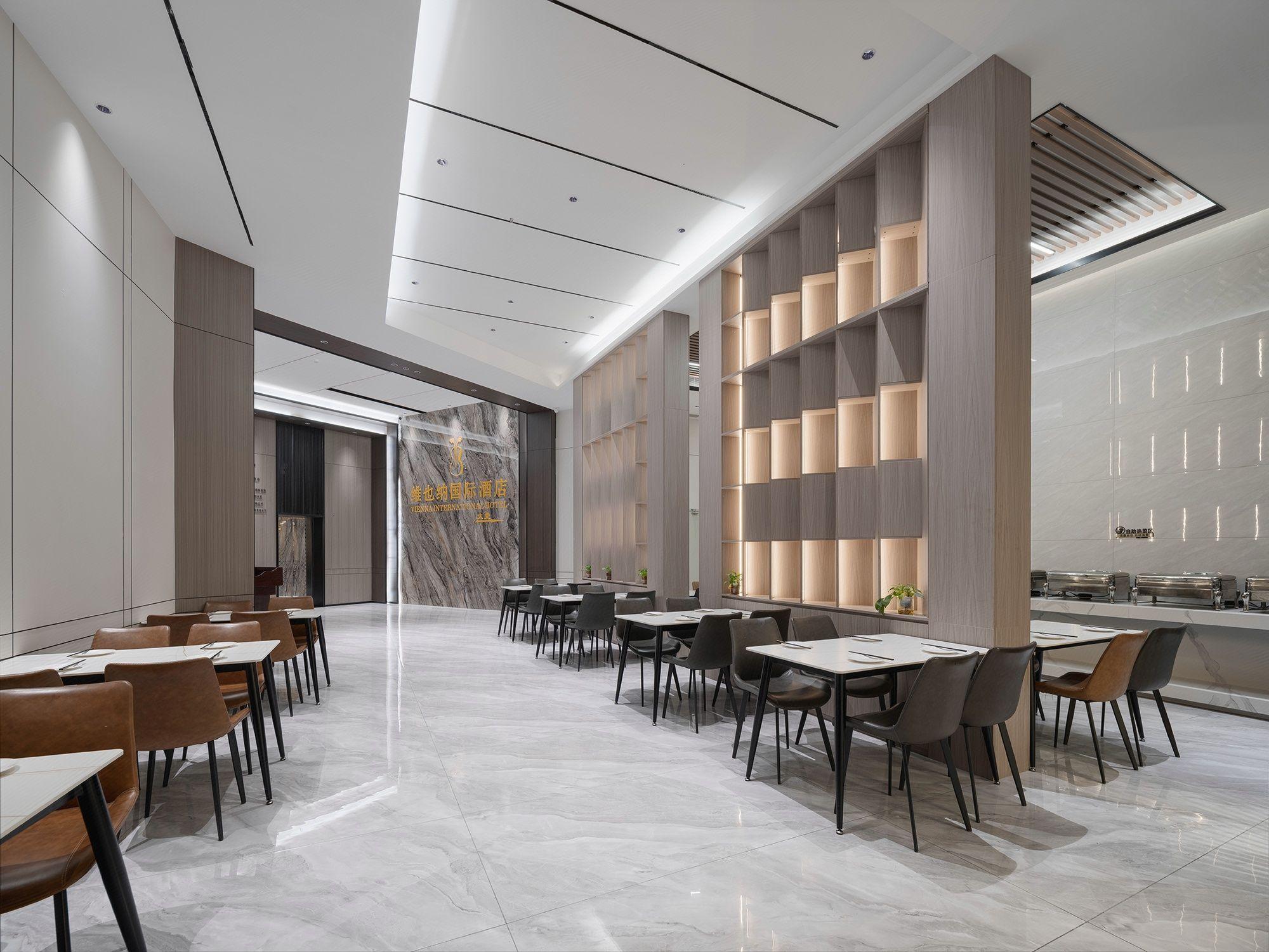 Vienna International Hotel (Huizhou South Railway Station, Wanda Plaza) 28/35