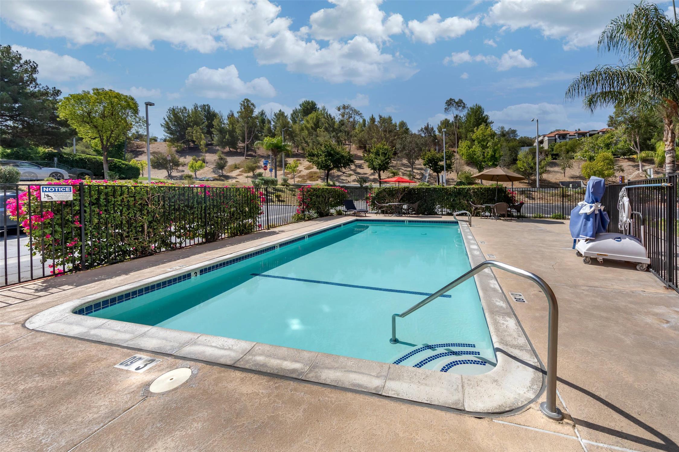 Comfort Suites Near Six Flags Magic Mountain 16/30