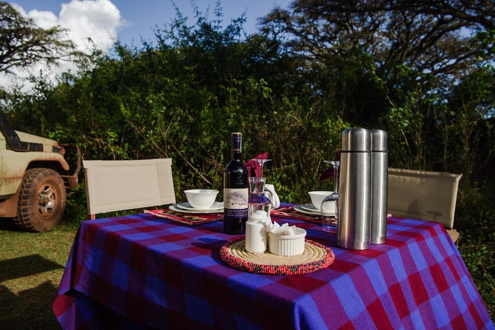 Karibu Camps and Lodges Lions Paw Ngorongoro 55/68