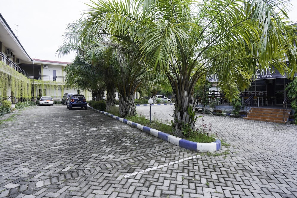 OYO 2493 Lotus Hotel Syariah 33/39