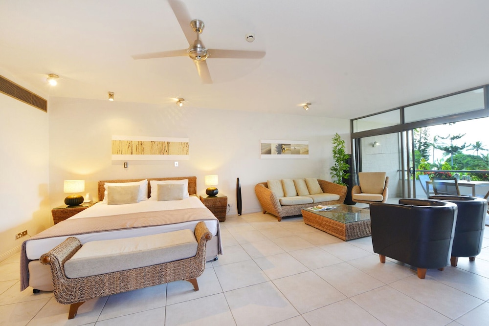 Club Tropical Resort 18/50