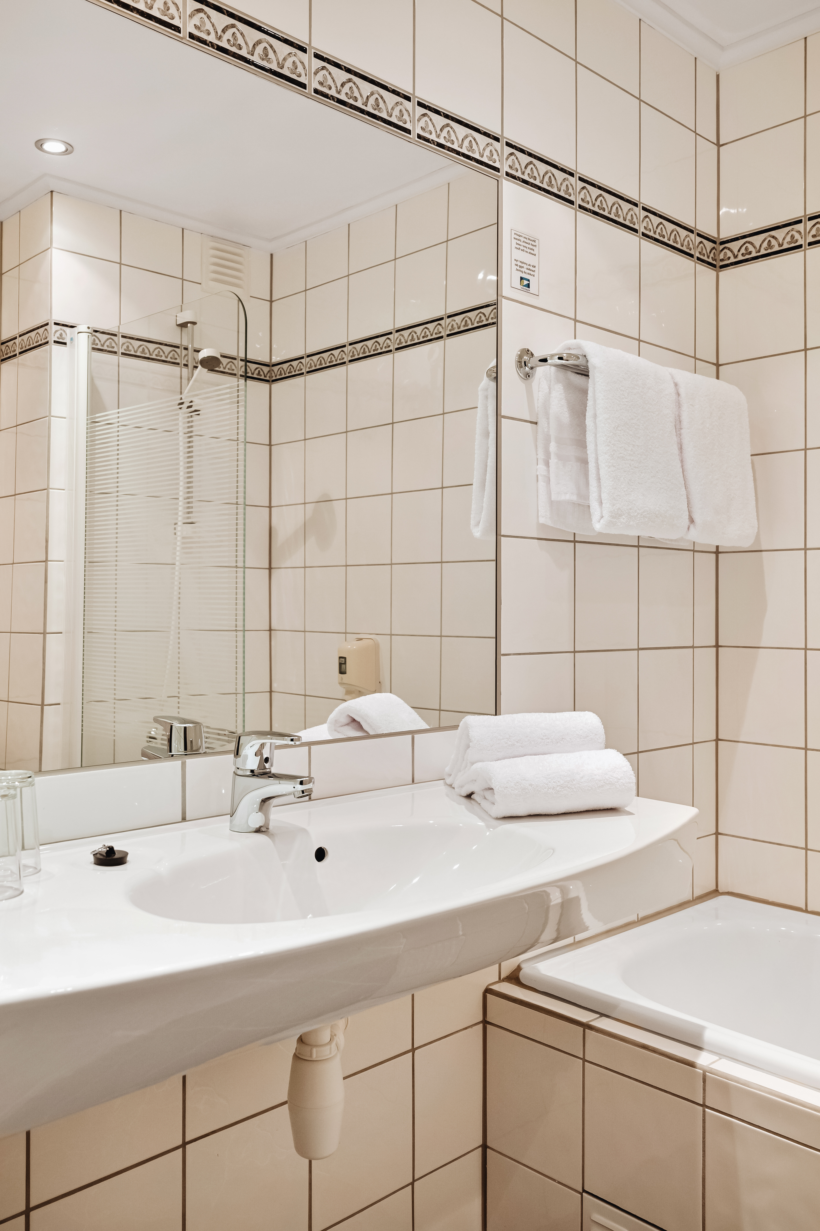 Kviknes Hotel 48/50